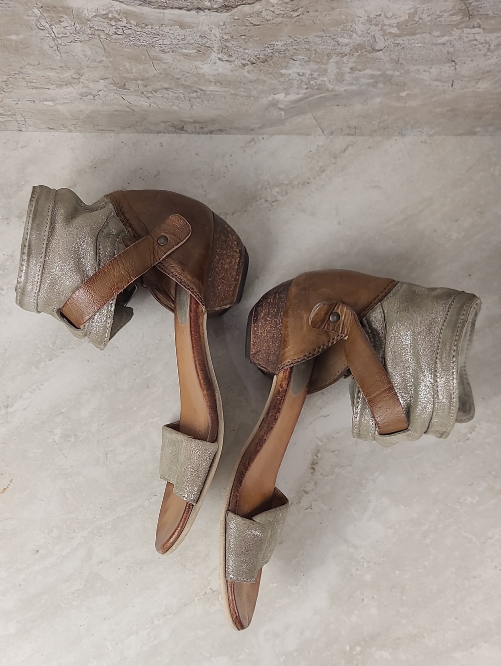 Miz Mooz CALI Distressed Metallic Silver Leather Ankle Wrap Strap Sandals 39 - Picture 10 of 16